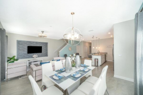 5037AT TOWNHOUSE 5 BEDROOMS & 4 BATHROOMS + POOL